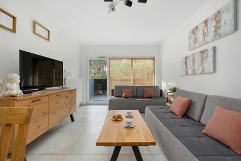 Communal lounge/ TV room, TV and multimedia, Living room, Evening entertainment