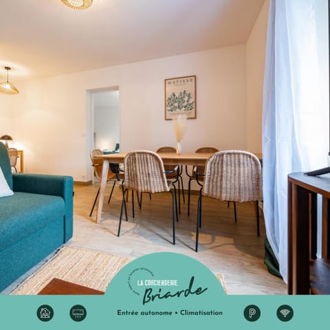 Communal lounge/ TV room, Living room, Seating area, concierge
