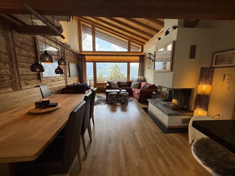 Living room, Dining area