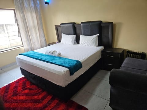 Bed, Living room, Photo of the whole room, Bedroom