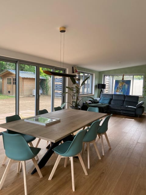 Seating area, Dining area