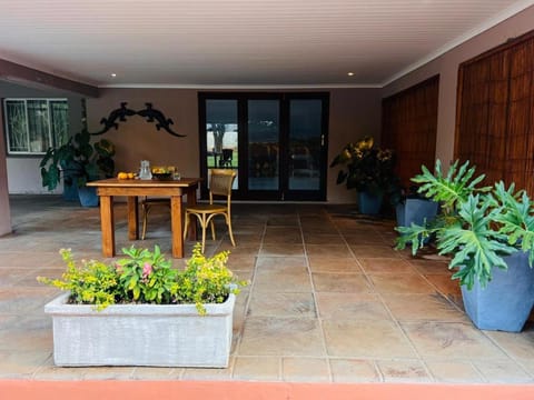 Patio, Dining area