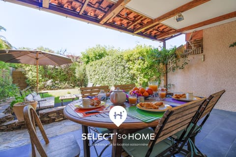 Patio, Day, Garden, Balcony/Terrace, Dining area, Garden view