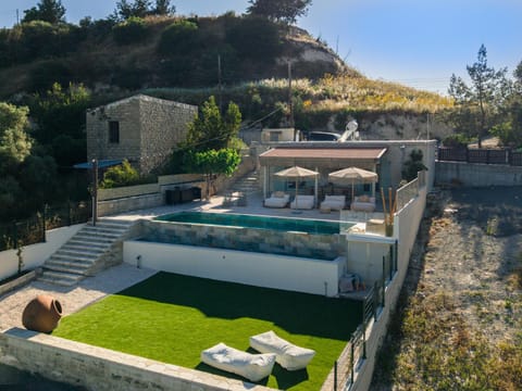 Property building, Summer, Swimming pool, sunbed