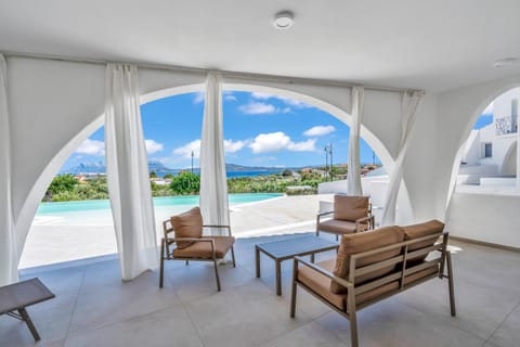 Patio, Natural landscape, View (from property/room), Balcony/Terrace, Living room, Seating area, Pool view, Swimming pool