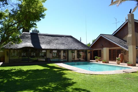 Property building, Garden, Swimming pool