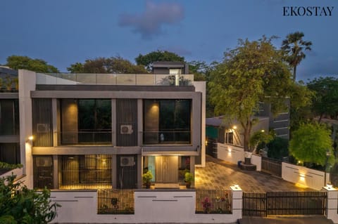 Property building, Night, View (from property/room), Balcony/Terrace