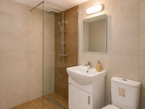 Shower, Toilet