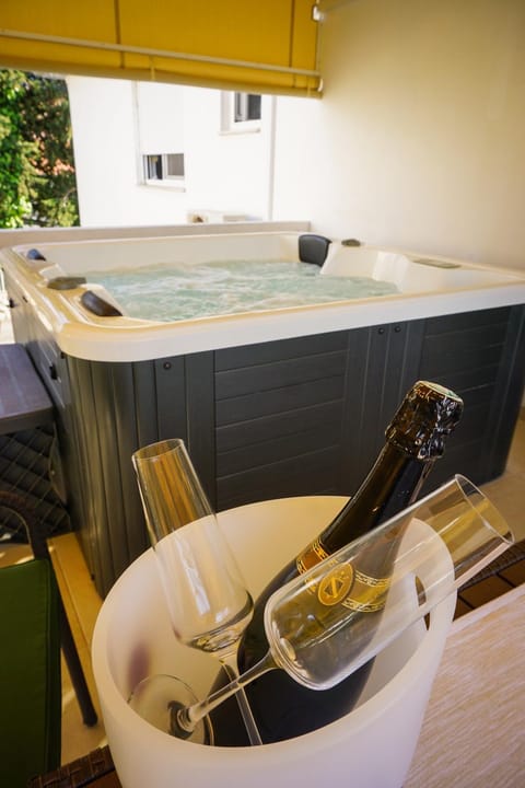 Hot Tub, Balcony/Terrace