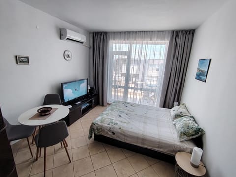 Bed, Bedroom, air conditioner