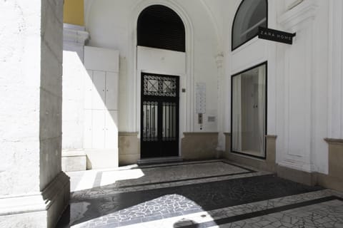 Property building, Facade/entrance, Off site