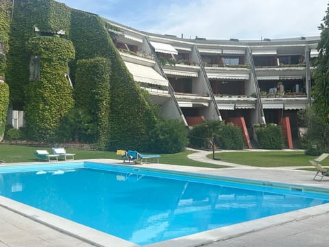 Property building, Garden, Pool view, Swimming pool, sunbed