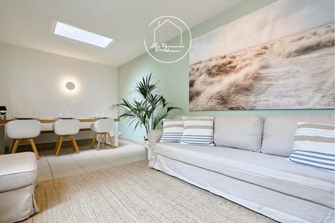 Living room, Dining area, Beach