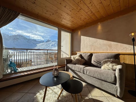 Natural landscape, View (from property/room), Balcony/Terrace, Living room, Mountain view