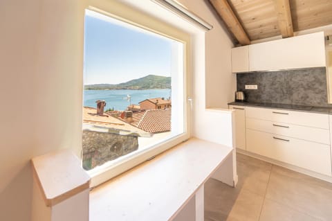 Lake view, kitchen