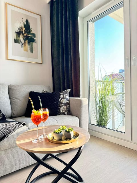 Communal lounge/ TV room, Balcony/Terrace, Living room