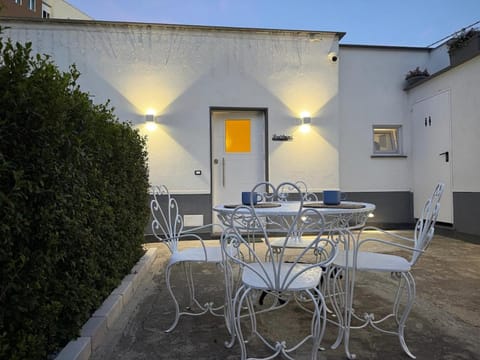 Property building, Patio, Garden, Balcony/Terrace