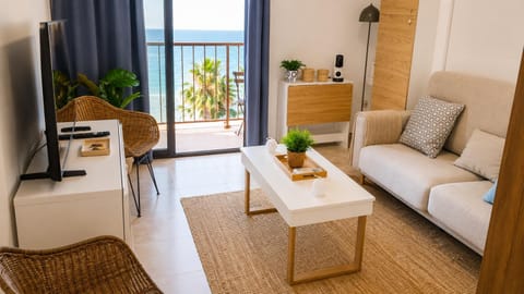 Natural landscape, TV and multimedia, Living room, Seating area, Sea view