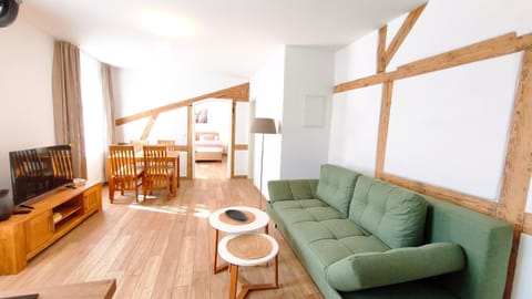 TV and multimedia, Living room, Dining area