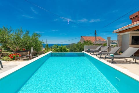 Day, Natural landscape, Pool view, Sea view, Swimming pool, sunbed