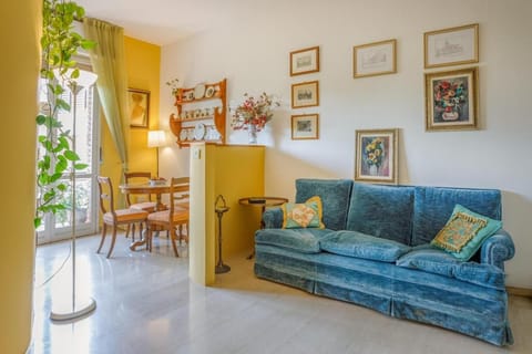 Living room, Seating area, Dining area, air conditioner