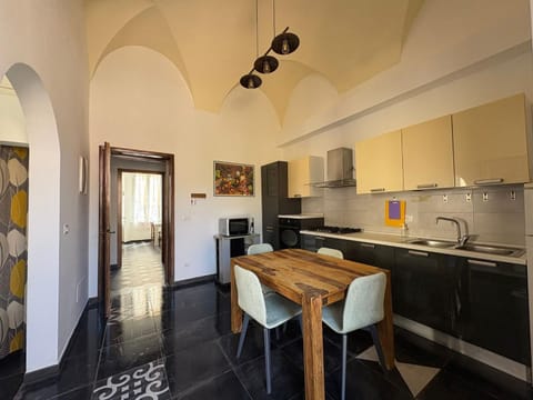 Kitchen or kitchenette, Kitchen or kitchenette, Dining area