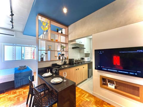 TV and multimedia, Coffee/tea facilities, Kitchen or kitchenette, Dining area, stove