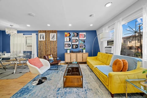 TV and multimedia, Living room, Family