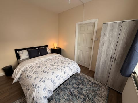 Bed, Photo of the whole room, Bedroom, wardrobe