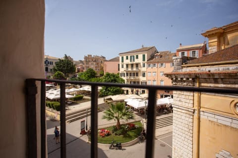 Balcony/Terrace, City view