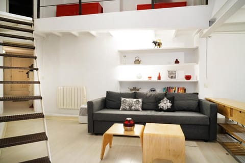 Living room, internet