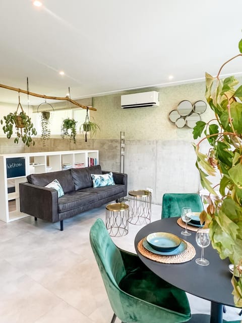 Living room, Seating area, Dining area, air conditioner