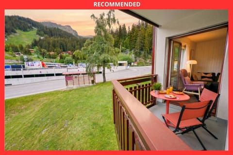 Property building, Patio, Communal lounge/ TV room, Spring, Day, Natural landscape, View (from property/room), Balcony/Terrace, Living room, Seating area, Dining area, Evening entertainment, Mountain view
