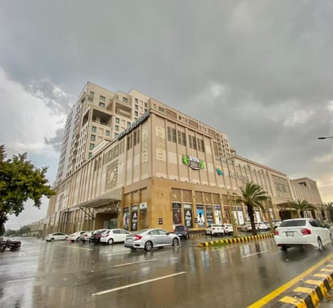Property building, Day, Neighbourhood, City view, Street view, Location, Parking