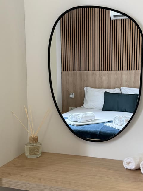 Bed, Decorative detail, Bedroom, towels