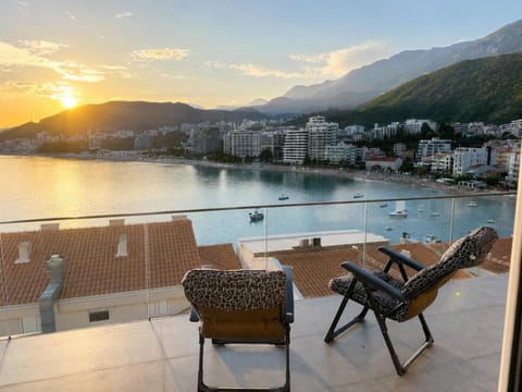 Nearby landmark, Seating area, Sea view, Sunrise, Sunset