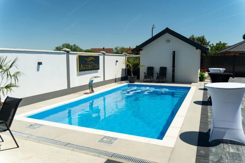 Pool view, Swimming pool