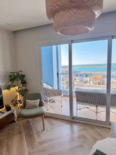 Balcony/Terrace, Living room, Seating area, Sea view