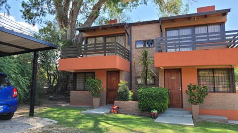 Property building, Garden, Parking