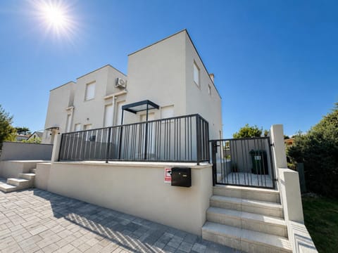 Property building, Day, Parking