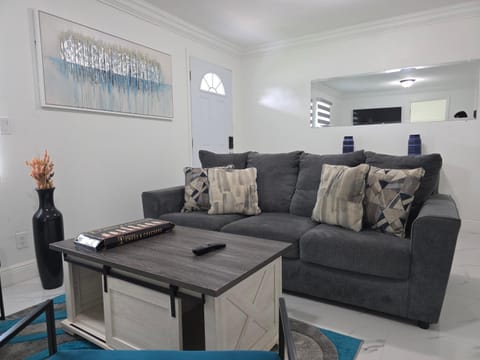 Living room, Decorative detail, Seating area