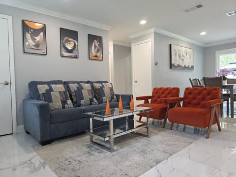 Living room, Photo of the whole room, Seating area, Dining area