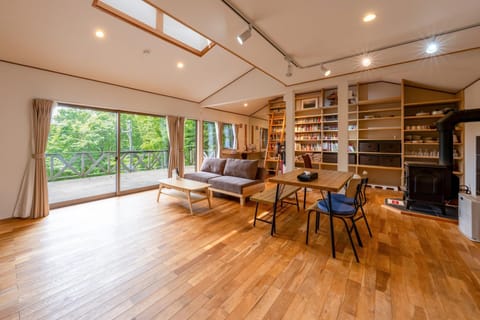 Living room, Photo of the whole room, Seating area, Dining area