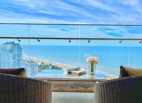 BBQ facilities, Coffee/tea facilities, View (from property/room), Balcony/Terrace, Sea view, Swimming pool, Quiet street view