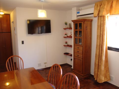 TV and multimedia, Living room, Photo of the whole room, Decorative detail, Dining area, Area and facilities