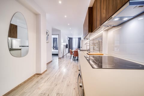 Kitchen or kitchenette, Dining area, stove