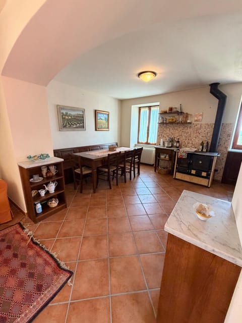Kitchen or kitchenette, Seating area