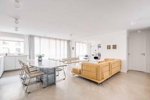 Kitchen or kitchenette, Living room, Seating area