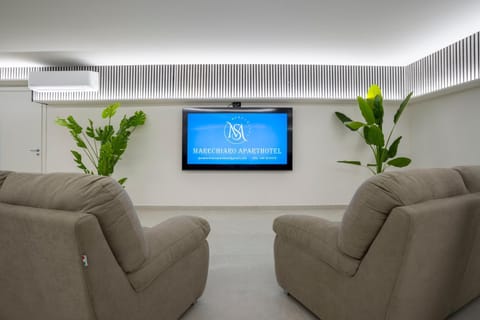 Communal lounge/ TV room