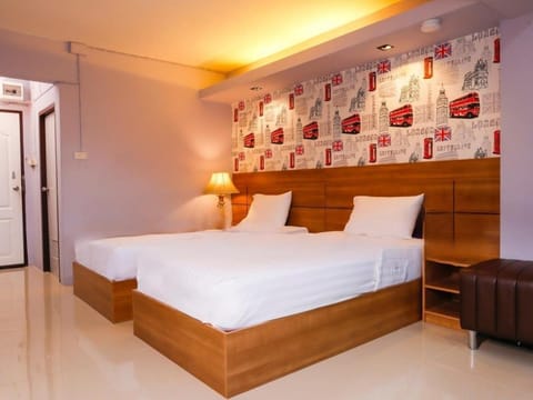 Bed, Living room, Photo of the whole room, Bedroom